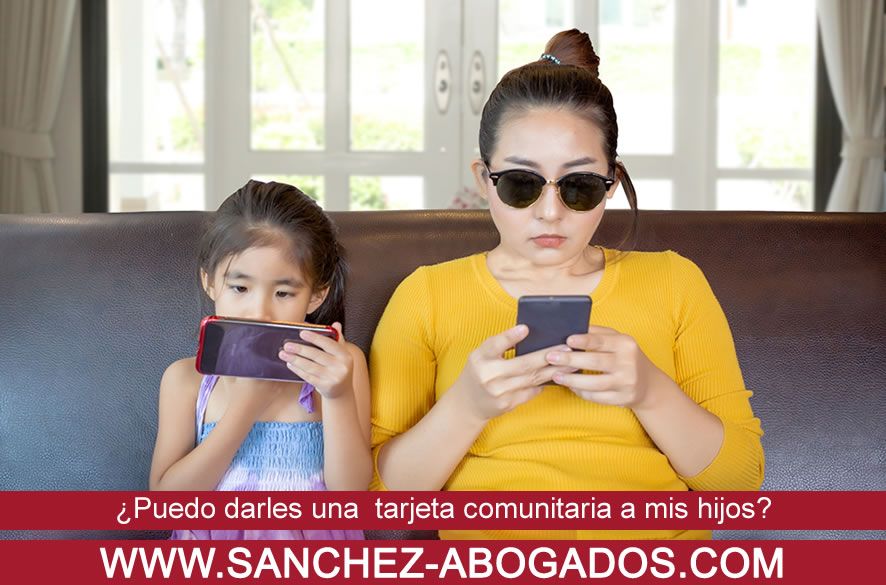 Puedo darles una tarjeta tarjeta comunitaria a mis hijos.